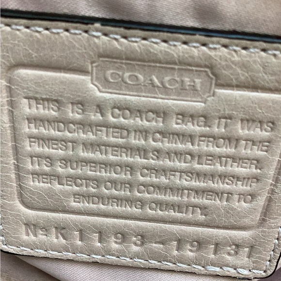 Elegant Crossbody Bag with Pink Accents - Picture 2 of 5